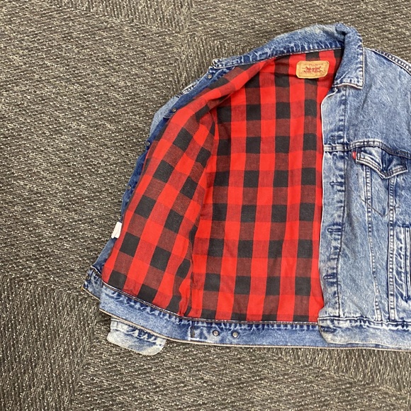 Levi’s Denim Jacket - Picture 4 of 10